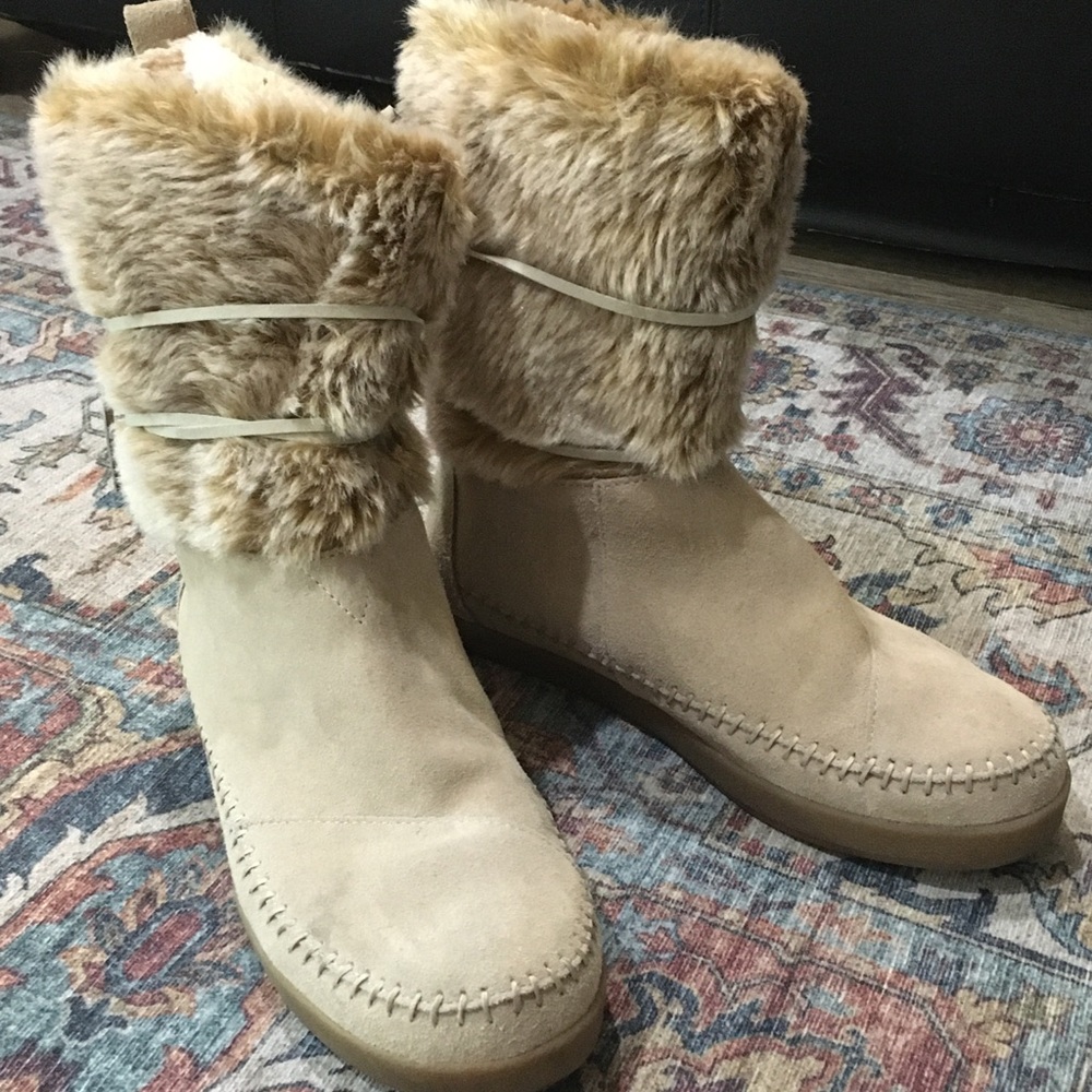 TOMS Nepal Suede Leather Fur Boots